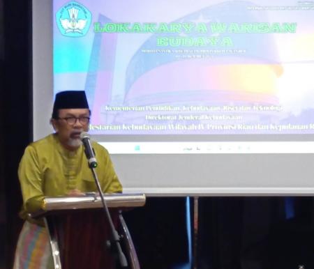 Kadisbud Riau, Raja Yoserizal memberikan sambutan saat membuka Lokakarya Warisan Budaya di Batam.